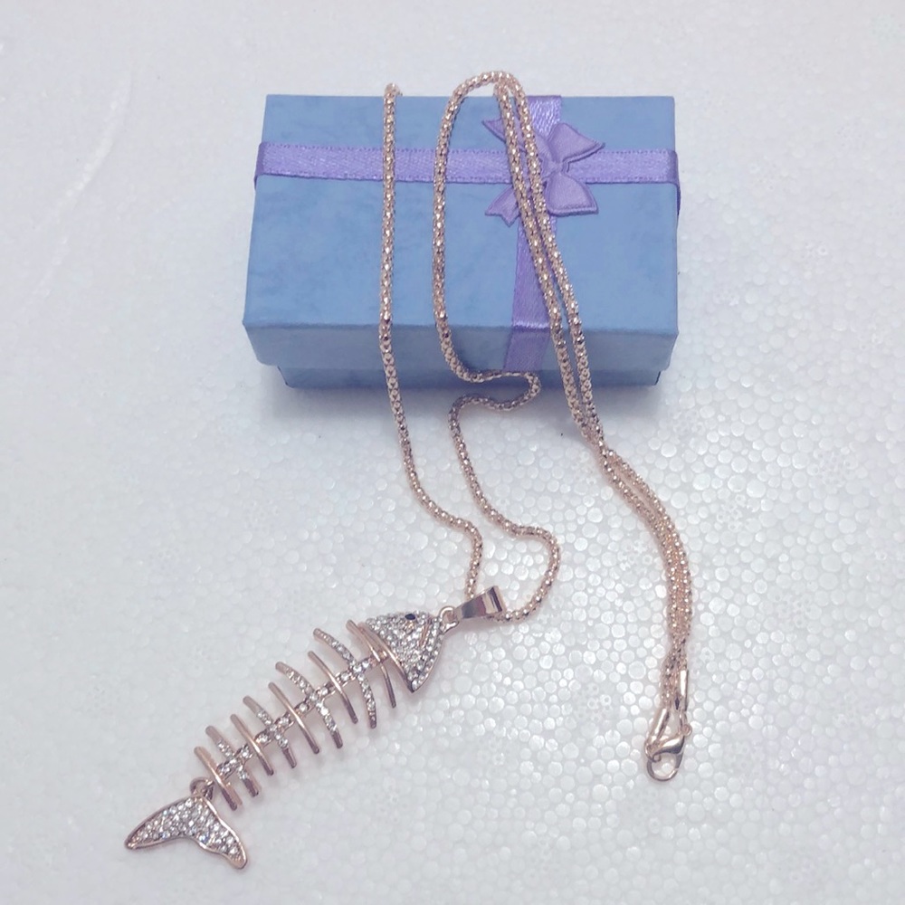 NWOT  FISH BONE Necklace rose gold